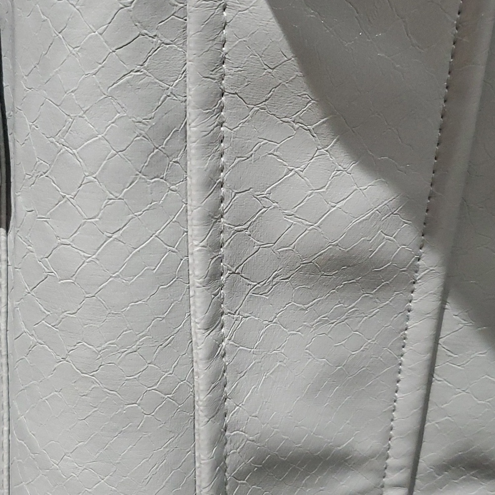 NEW MENS ASOS DESIGN ICY GRAY FAUX LEATHER CROC OVERSIZED SHACKET SIZE MEDIUM - Picture 9 of 15